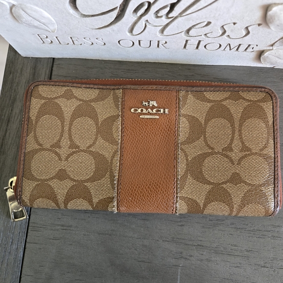 Coach Handbags - Coach Wallet
